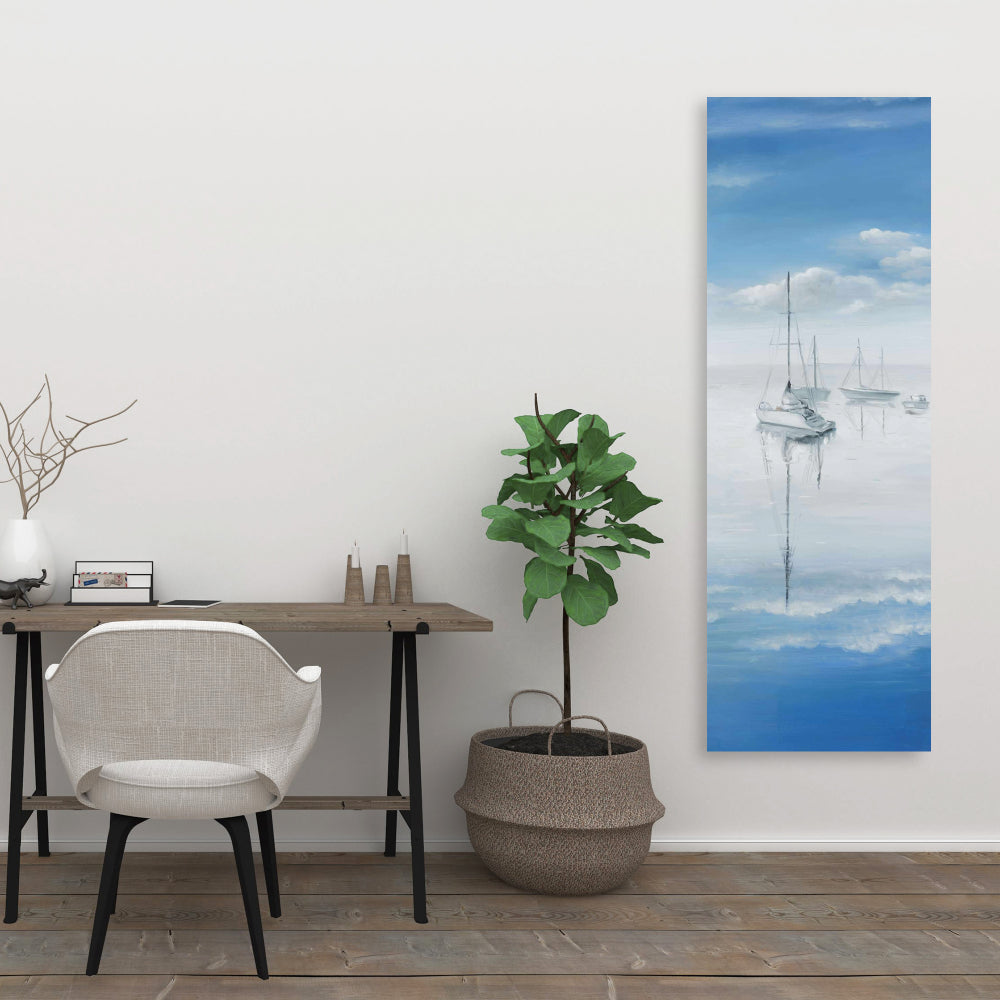 Voiliers sur un lac paisible – Décoration murale sur toile bleue côtière