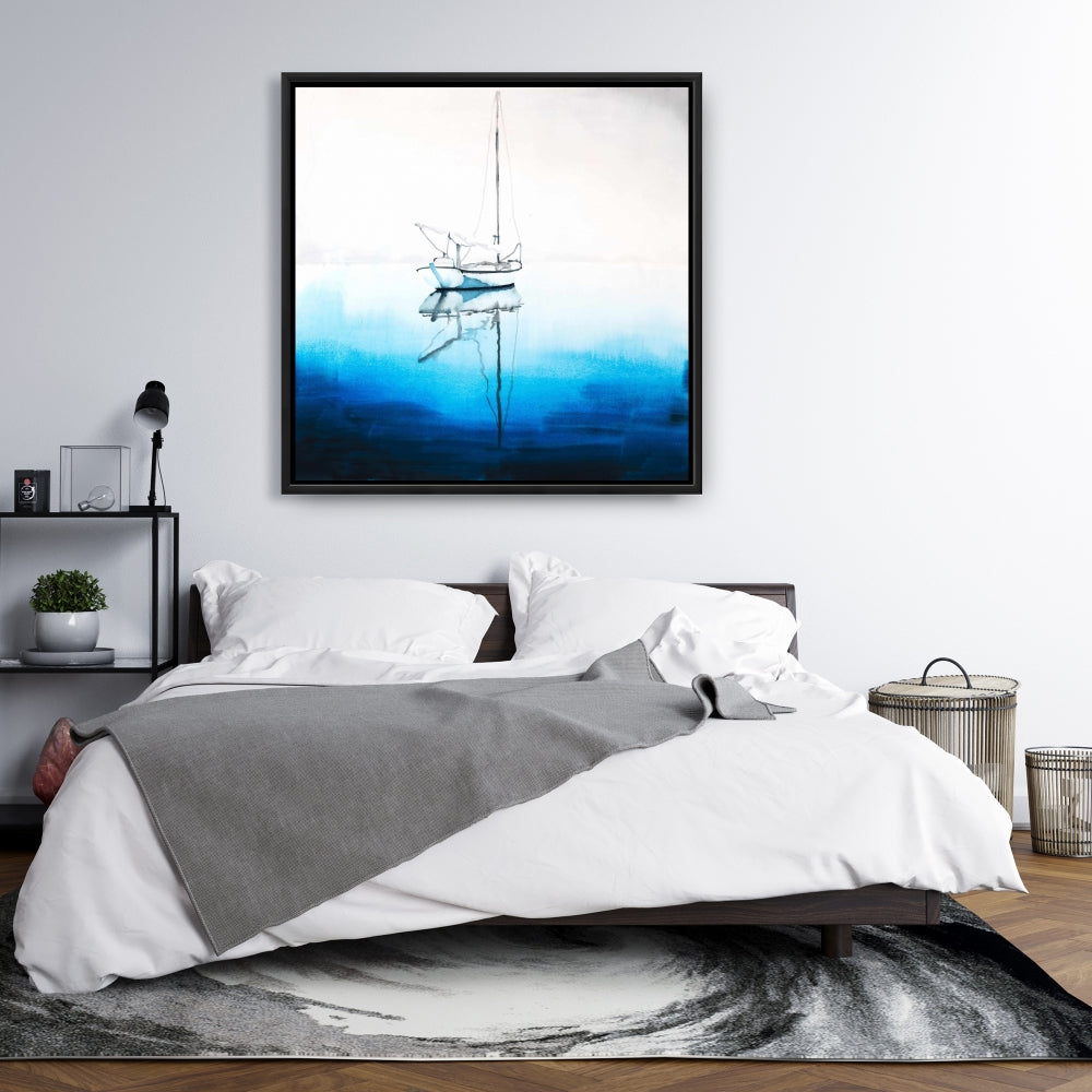 Toile panoramique sur un bateau côtier | Un bateau blanc sur une eau bleu profond