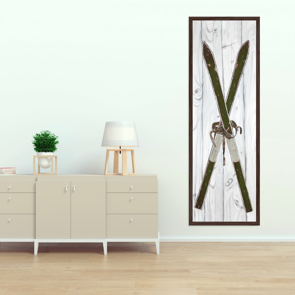 Toile verte avec skis vintage | Décoration de salon marron