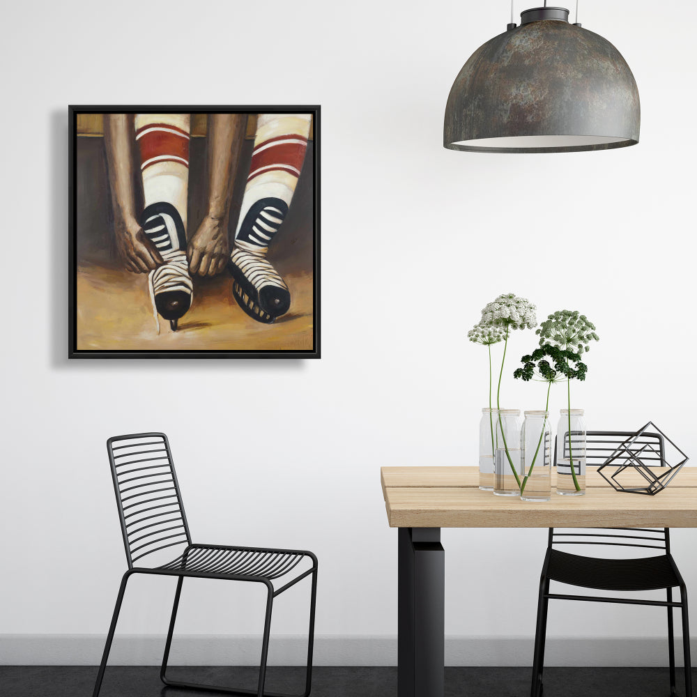 Toile encadrée « Joueur de hockey attachant ses patins » | Décoration d'intérieur sportive