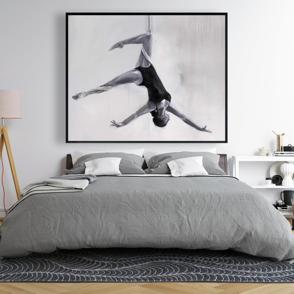 Danseuse sur tissus aériens, toile encadrée monochrome - Décoration d'intérieur