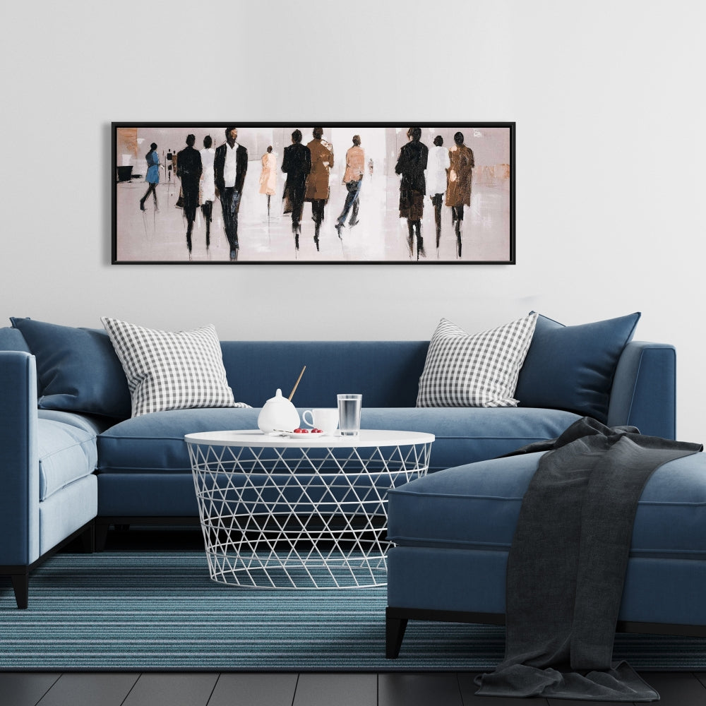 Toile encadrée représentant une femme dans une rue bleue