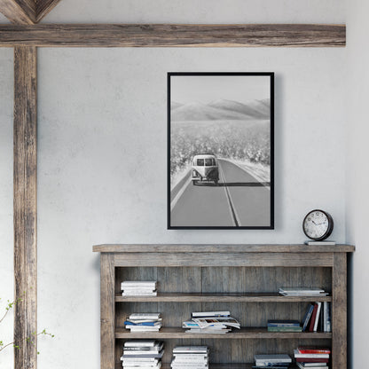 Voiture sur la route – Toile monochrome de montagne | Décoration d'intérieur