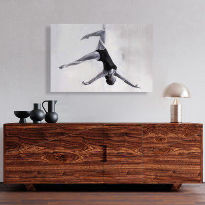 Danseuse sur toile de soie aérienne | Décoration d'intérieur monochrome