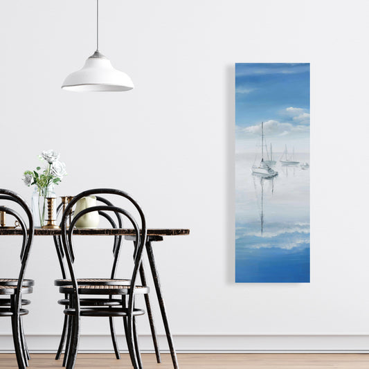 Voiliers sur un lac paisible – Décoration murale sur toile bleue côtière