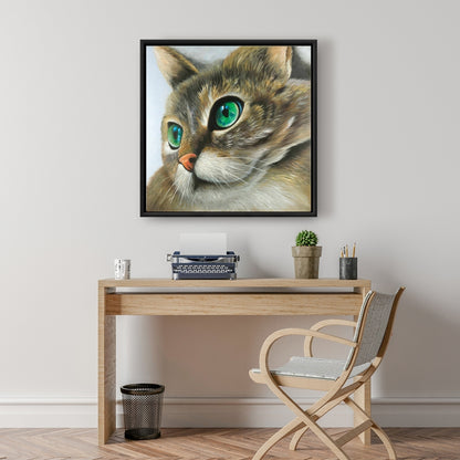 Toile encadrée hyperréaliste représentant un chat paisible dans une chambre marron