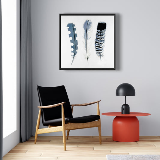 Toile encadrée avec plumes bleues délicates et animaux de Bohême