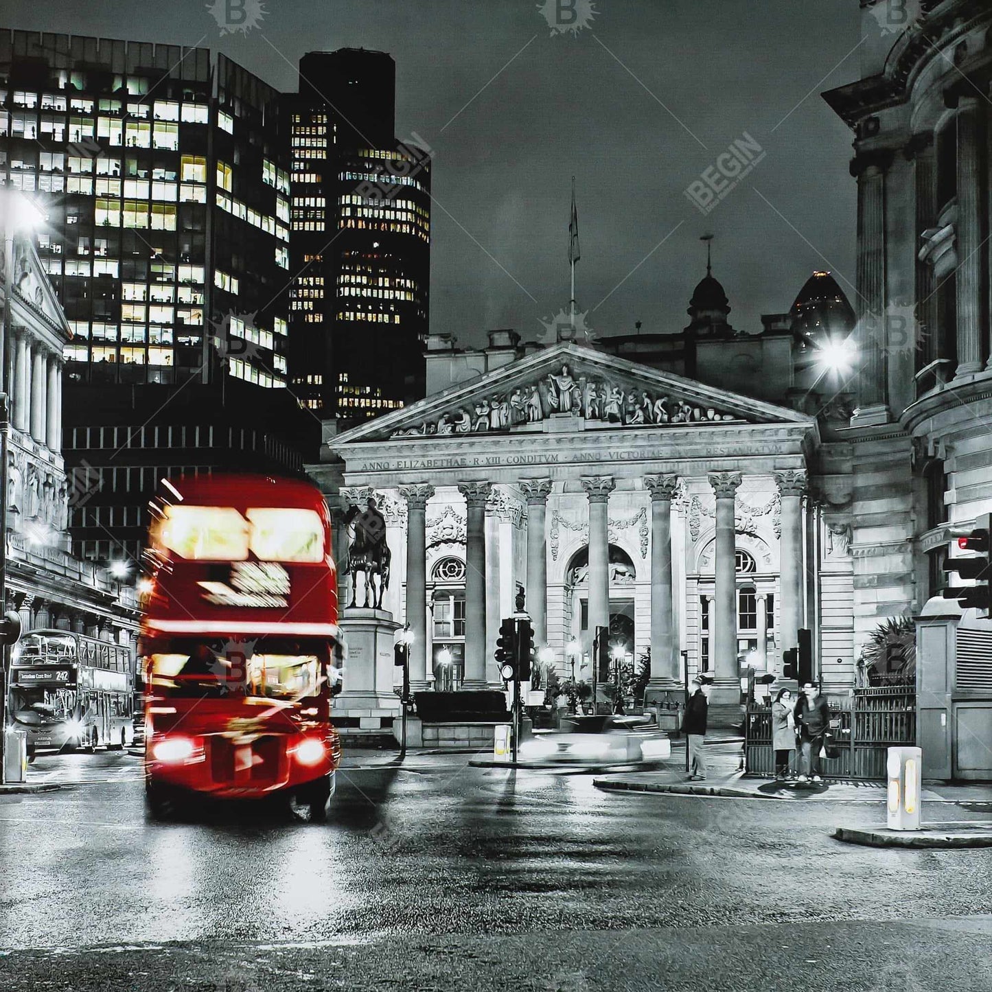 Panthéon en niveaux de gris avec bus rouge | Décoration encadrée grise