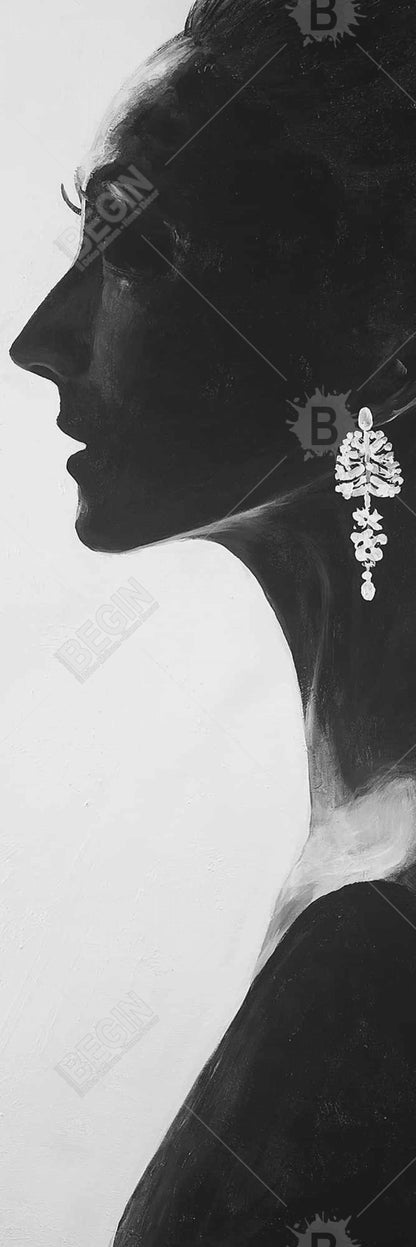 Chic Woman Monochrome Canvas - Elegant Figurative Home Decor