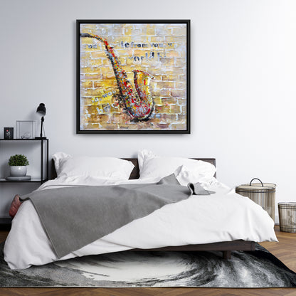 Saxophone jaune sur mur de briques | Décoration musicale pour chambre à coucher