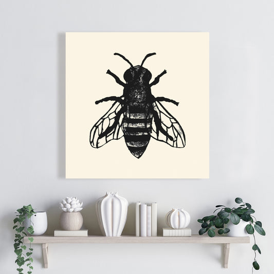 Toile industrielle représentant un insecte noir sur une abeille | Décoration murale