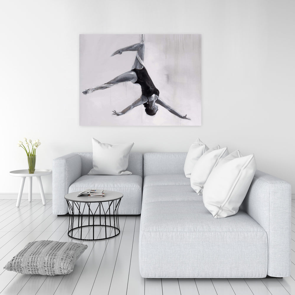 Danseuse sur toile de soie aérienne | Décoration d'intérieur monochrome
