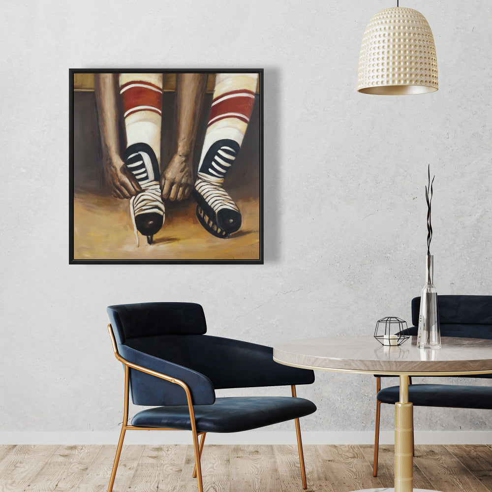 Toile encadrée « Joueur de hockey attachant ses patins » | Décoration d'intérieur sportive