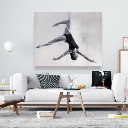 Danseuse sur toile de soie aérienne | Décoration d'intérieur monochrome