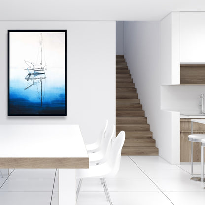 Toile panoramique sur un bateau côtier | Un bateau blanc sur une eau bleu profond