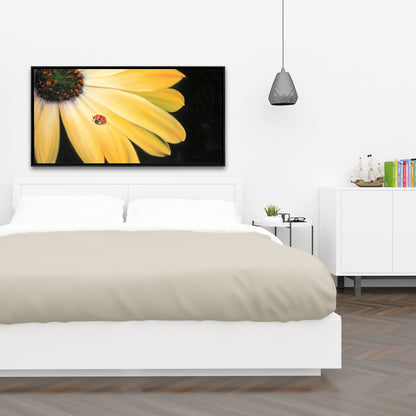 Toile Marguerite jaune et coccinelle | Décoration murale botanique pour chambre
