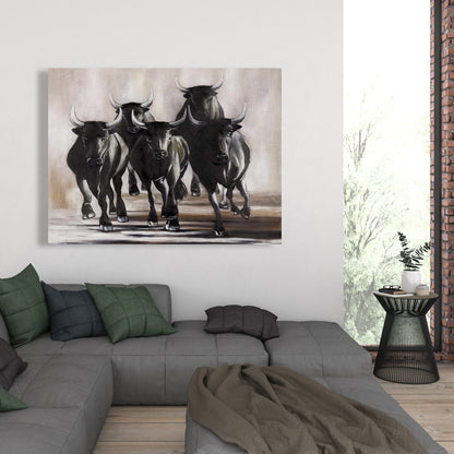 Toile représentant un groupe de taureaux en fuite – Décoration rustique d'animaux de ferme