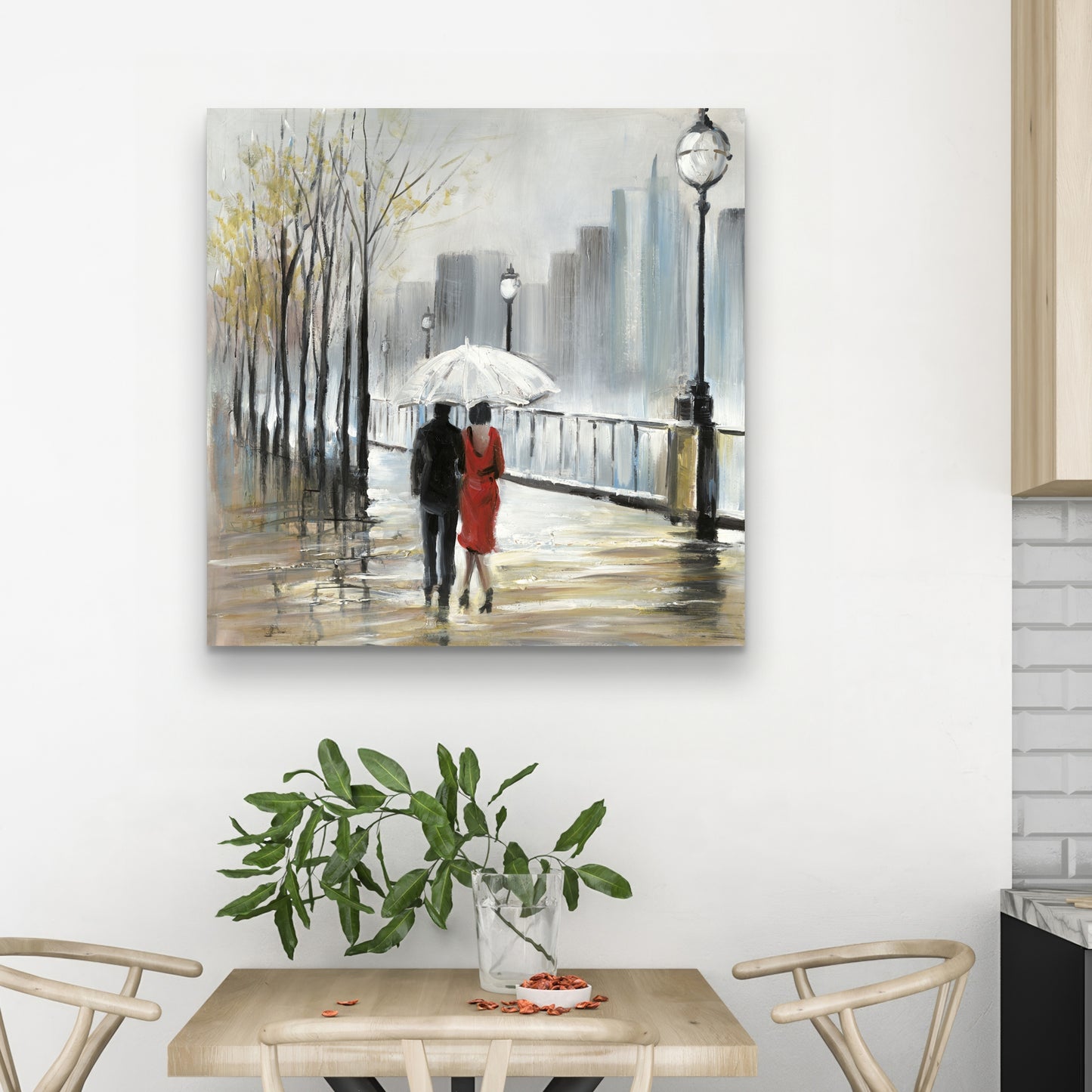 Couple marchant sous la pluie sur toile grise - Décoration de chambre à coucher avec arbres