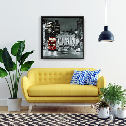 Panthéon en niveaux de gris avec bus rouge | Décoration encadrée grise