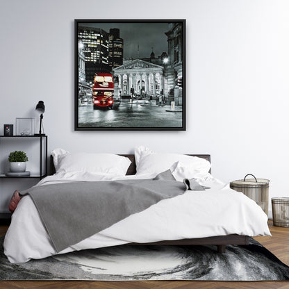 Panthéon en niveaux de gris avec bus rouge | Décoration encadrée grise