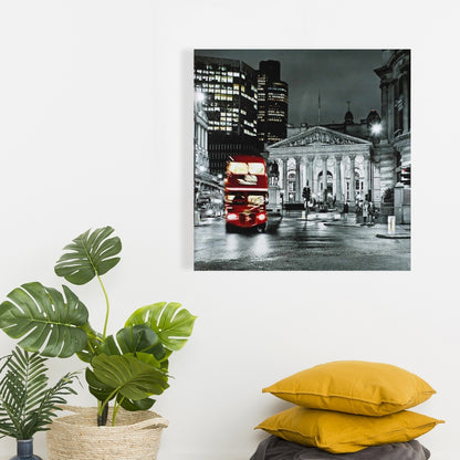 Toile de chambre à coucher « Bâtiment gris » | Panthéon en niveaux de gris, décor de bus rouge