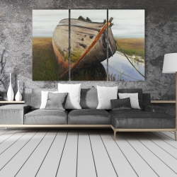 Canvas 40 x 60 - Old abandoned boat in a swamp