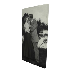 Vintage couple kissing